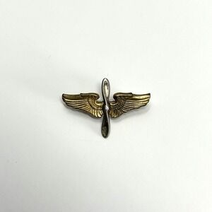WWII US Army Air Corps Wings Propeller Pin A.E.Co. Utica Aviation Pilot Insignia